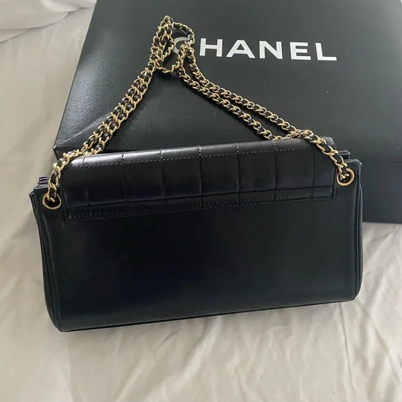 Authentic black leather quilted Chanel accordion quilted flap bag - Picture 6 of 16